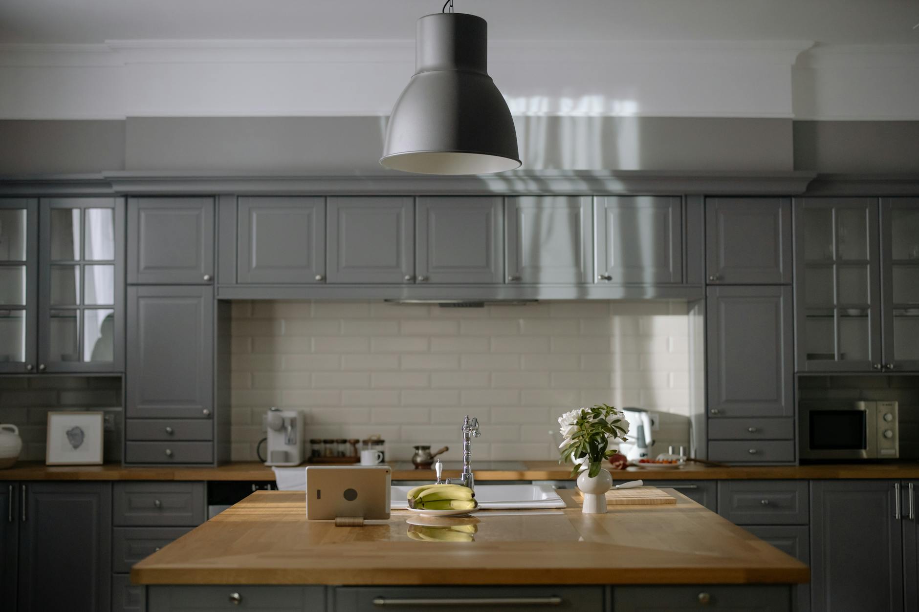 table in the middle of a kitchen
