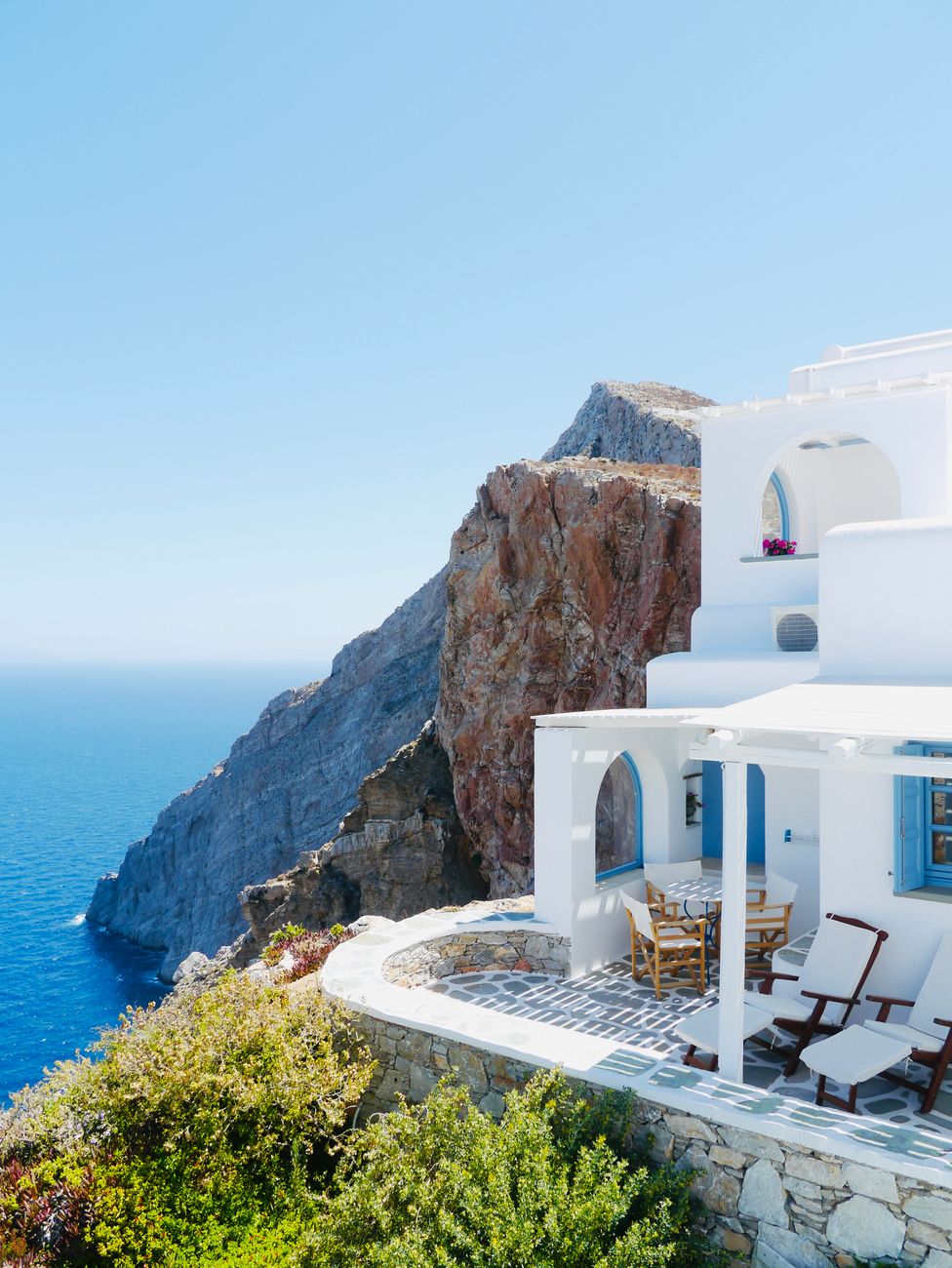 stunning white santorini villa overlooking the aegean sea